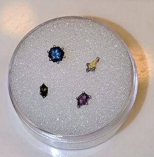 lot of 4 ends, genuine gemstones prong-set in white gold